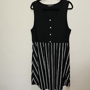 Shien Black and White Sleeveless Sundress